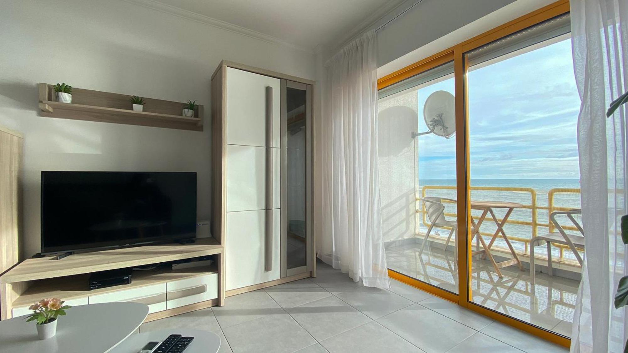 Quarteira Frente Praia II By Homeslow Rentals Exterior foto